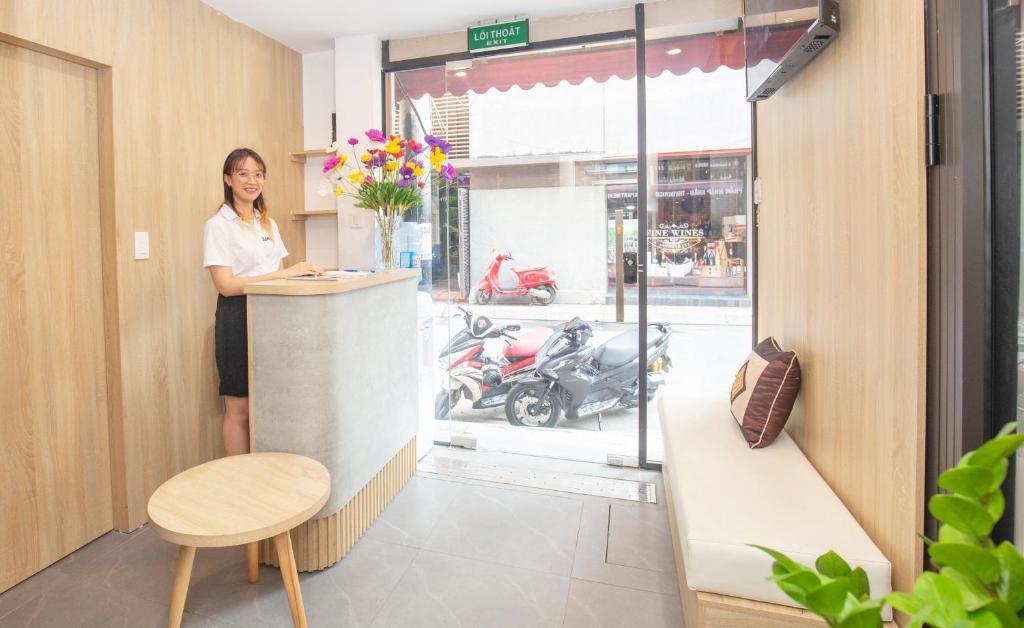 Sumitomo 5 Apartment at 81 Linh Lang Street photo 3