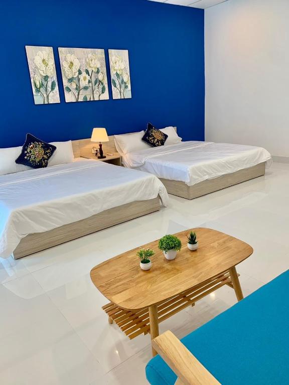 Charming and Spacious Beach Homestay 4 Rooms 1 Pool Entire Palace photo 2