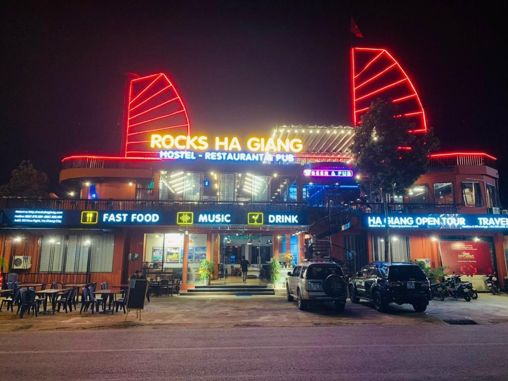 Rocks Ha Giang Hostel & Tour — photo 1