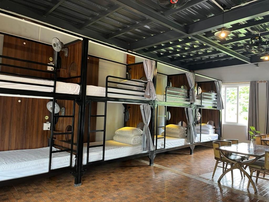Rocks Ha Giang Hostel & Tour photo 2