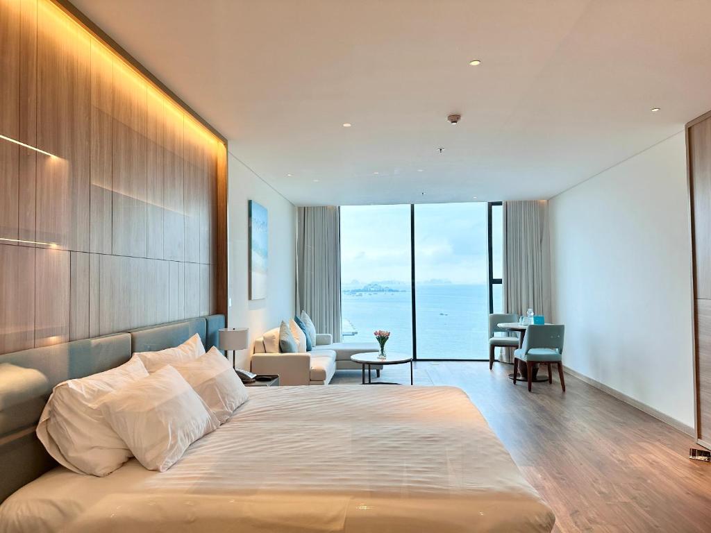 A La Carte Ha Long Bay - Sea View Apartment — photo 1
