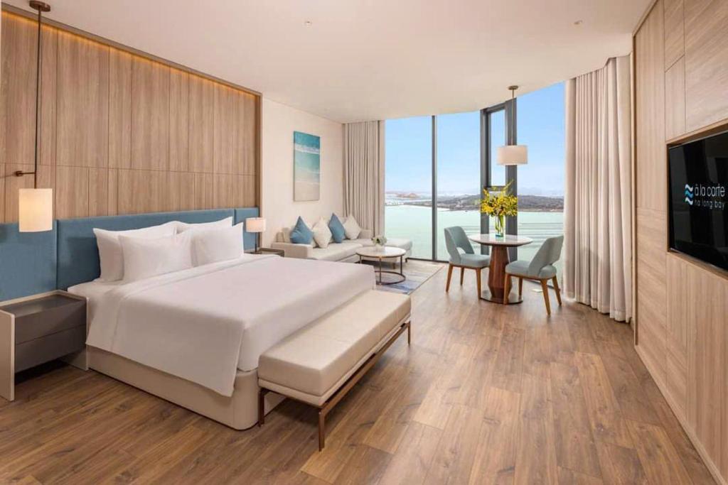 A La Carte Ha Long Bay - Sea View Apartment photo 2