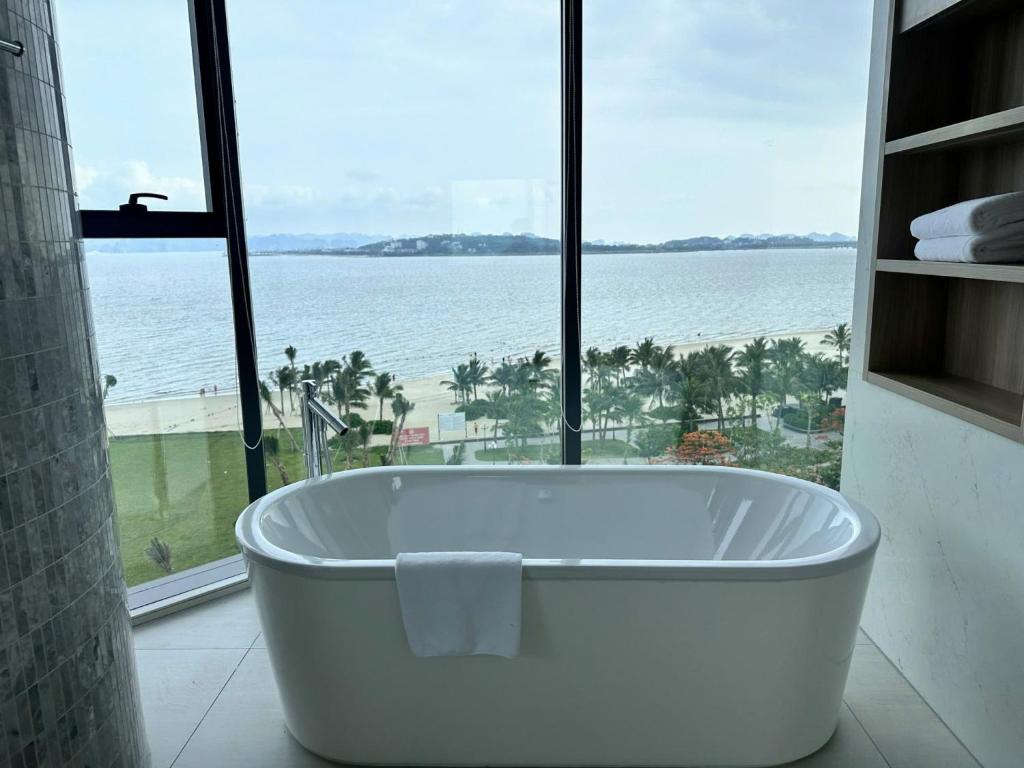 A La Carte Ha Long Bay - Sea View Apartment photo 3