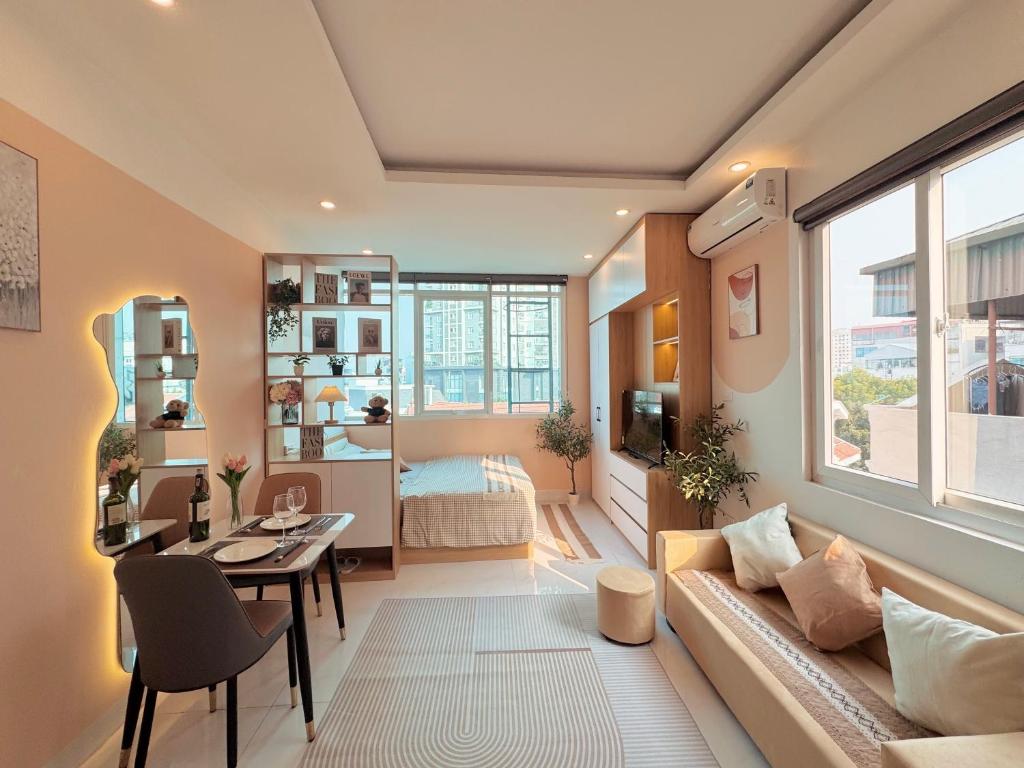 The Little Hanoi - Super Central Apartment — photo 1