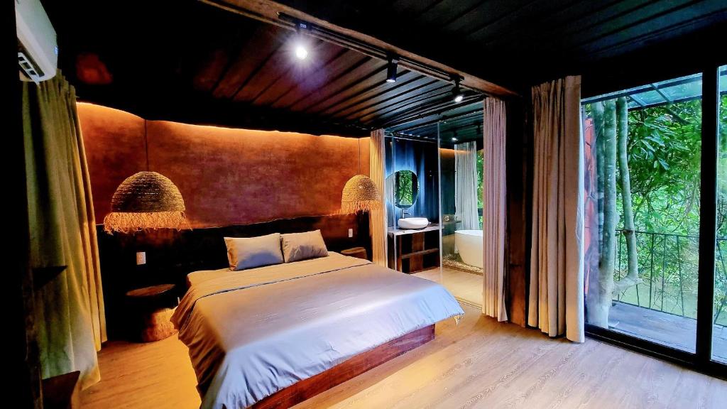 YesHue Eco Waterfall Retreat — photo 1