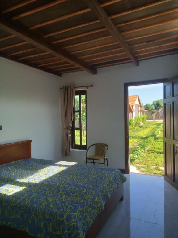 CocoPalm Villa near Beach - Mango room photo 2