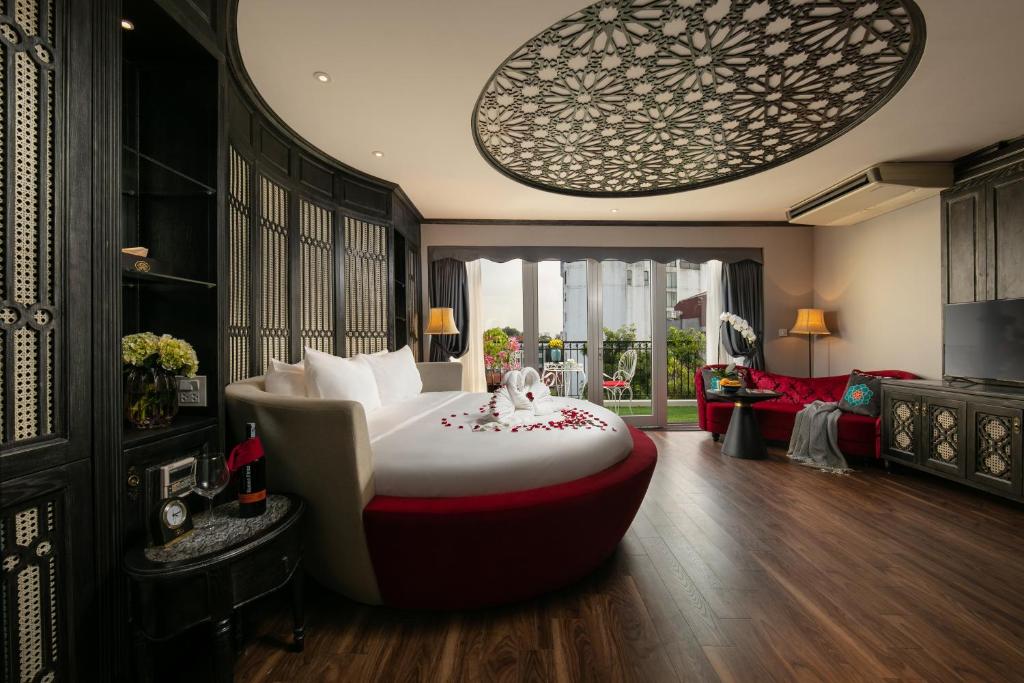 Shining Central Hotel & Spa photo 2